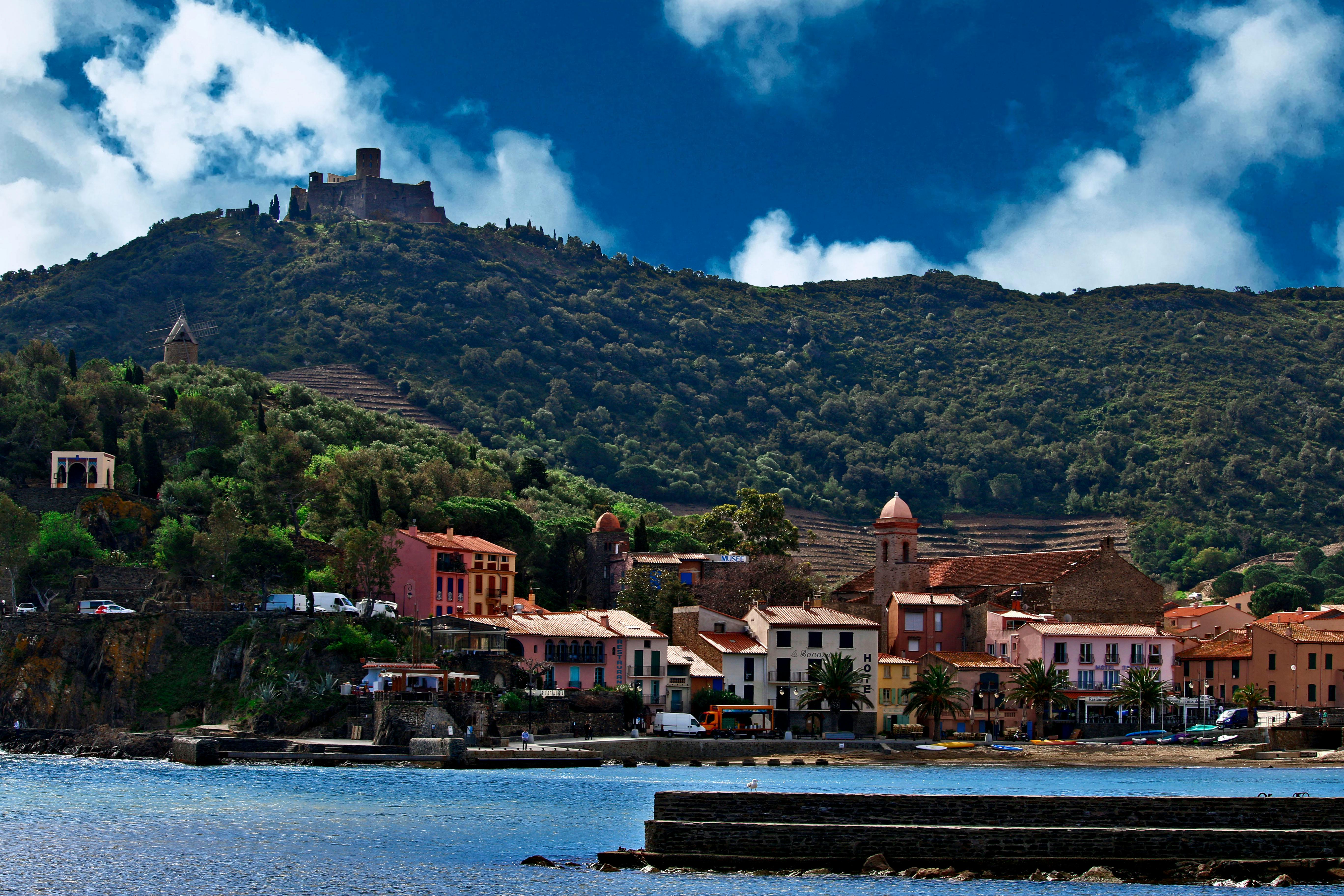 Collioure et son château royal, entre Méditerranée et Pyrénées-Orientales